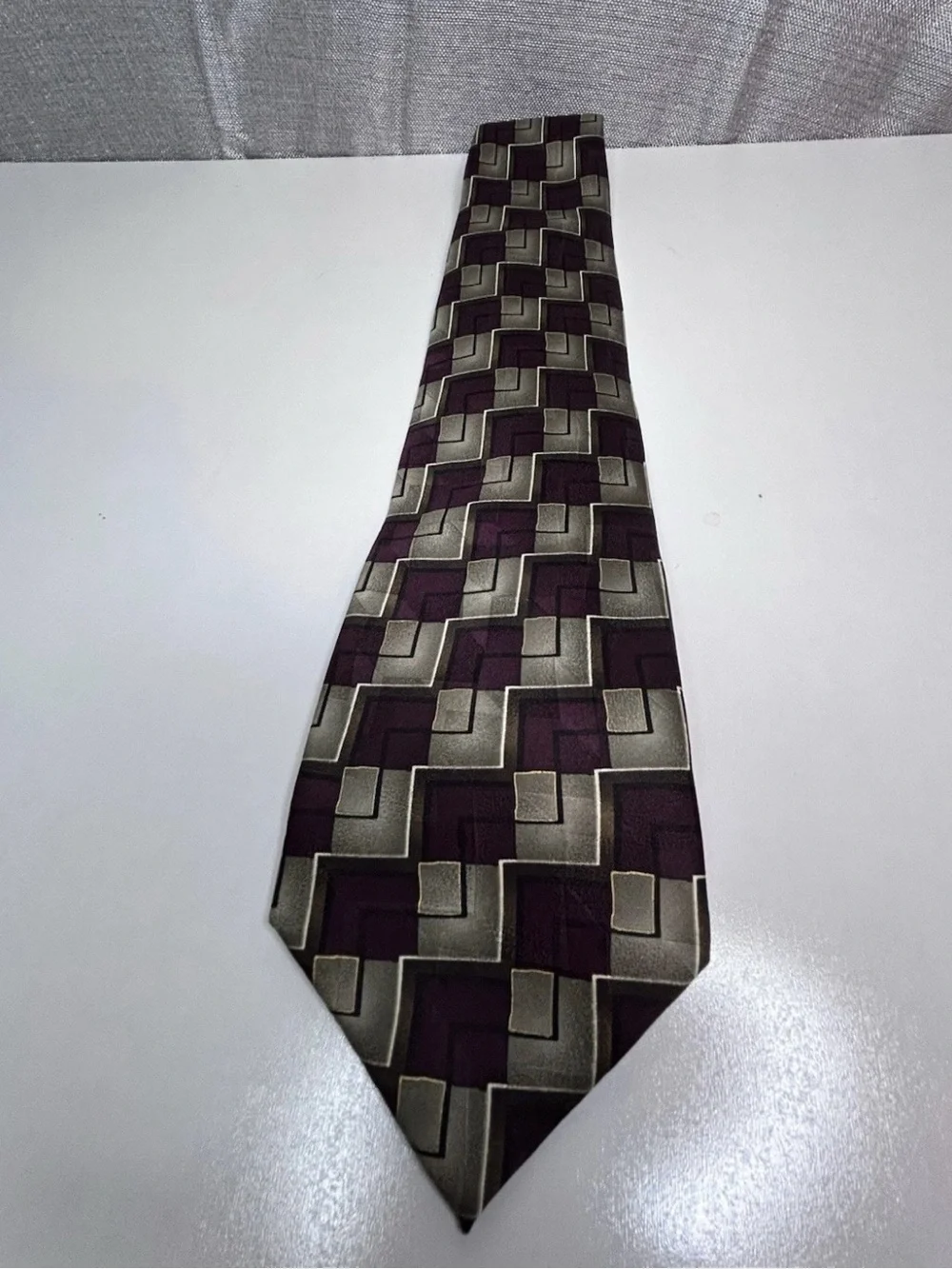 Men’s 100% Silk Hand Sewn Geometric Necktie Purple Gray Classic 3.25” Via Europa